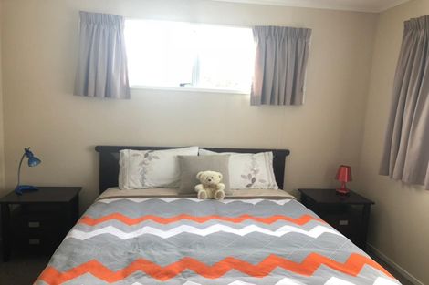 Photo of property in 50 Lewisham Street, Highland Park, Auckland, 2010