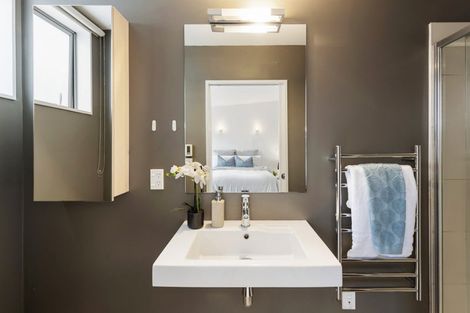 Photo of property in 39 Tiketike Way, Brooklyn, Wellington, 6021