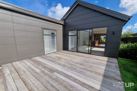Photo of property in 35 Lumbarda Drive, Kumeu, 0810