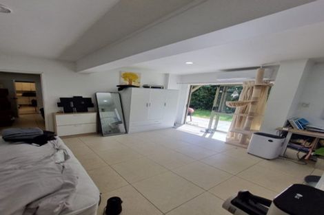 Photo of property in 15a Glen Vista Place, Bayview, Auckland, 0629