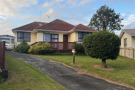 Photo of property in 13 Foyle Place, Glendene, Auckland, 0602