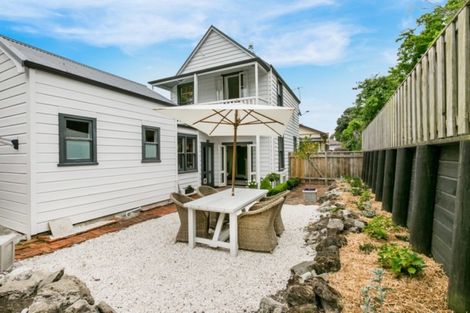 Photo of property in 159 Carlyle Street, Napier South, Napier, 4110