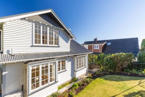 Photo of property in 104 Dyers Pass Road, Cashmere, Christchurch, 8022