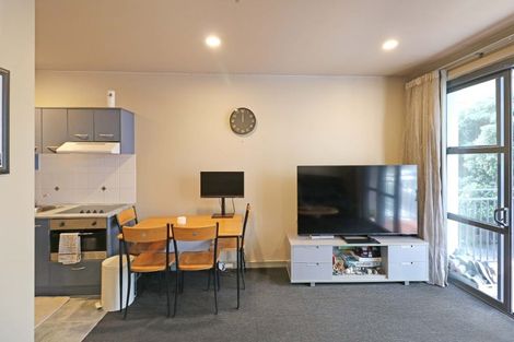 Photo of property in Atrium Towers, 2e/154 The Terrace, Wellington Central, Wellington, 6011