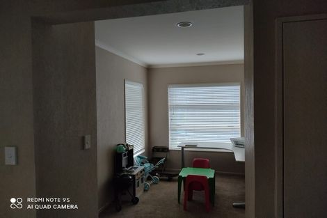 Photo of property in 35 Stranraer Crescent, Wattle Downs, Auckland, 2103