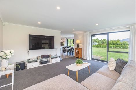 Photo of property in 33 Ohau Terraces, Ohau, 5570