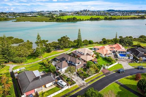 Photo of property in 22 Settlers Grove, Orewa, 0931