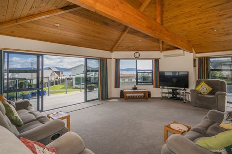 Photo of property in 1 Hardy Place, Cooks Beach, Whitianga, 3591