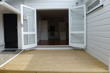 Photo of property in 5a Grove Road, Kelburn, Wellington, 6012