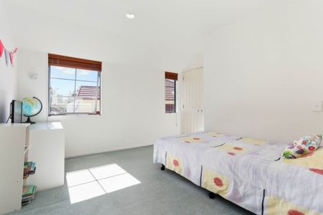 Photo of property in 31 Oakwood Grove, Eastern Beach, Auckland, 2012