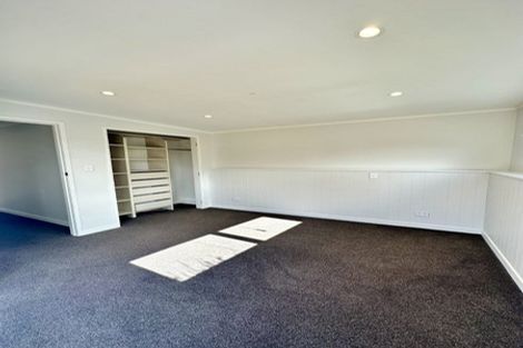 Photo of property in 8 John Dee Crescent, Red Beach, 0932