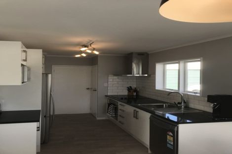 Photo of property in 9 Gregg Place, Sunnyvale, Auckland, 0612
