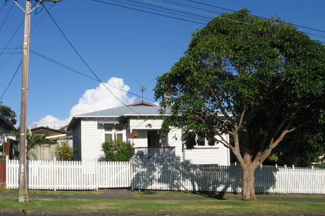 Photo of property in 1/29 Craigbank Avenue, New Lynn, Auckland, 0600