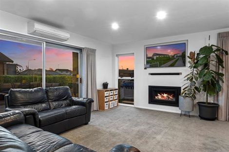 Photo of property in 9 Beeston Place, Redwood, Christchurch, 8051