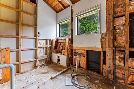 Photo of property in 37 Eugenia Rise, Totara Heights, Auckland, 2105