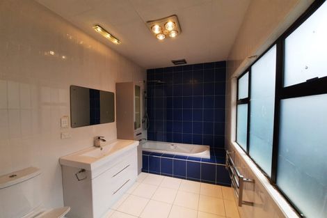 Photo of property in 2a Valdale Road, Henderson, Auckland, 0610