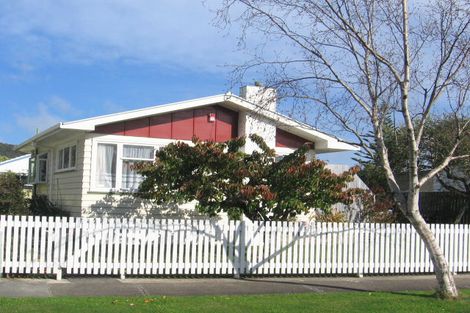 Photo of property in 2 Heather Grove, Fairfield, Lower Hutt, 5011