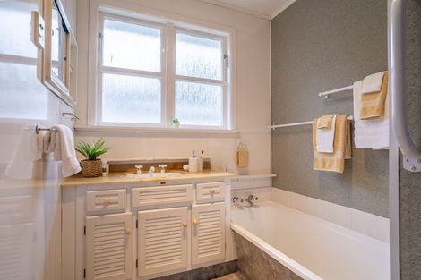 Photo of property in 3 South Street, Tawa, Wellington, 5028