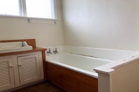 Photo of property in 4 Bevyn Street, Castor Bay, Auckland, 0620