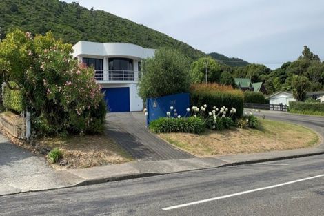 Photo of property in 1 Kotare Street, Waikanae, 5036