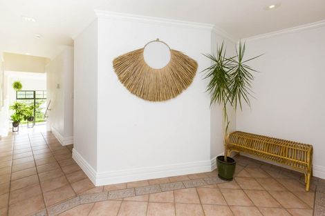 Photo of property in 95 Viewmont Drive, Harbour View, Lower Hutt, 5010