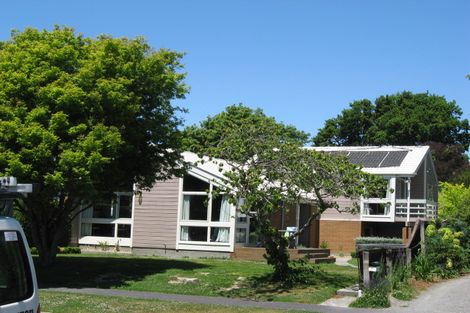 Photo of property in 5 Dunrobin Place, Avonhead, Christchurch, 8042