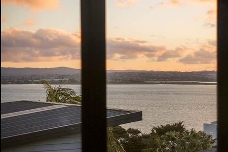 Photo of property in 18 Mariners View Road, Beach Haven, Auckland, 0626
