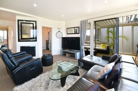 Photo of property in 44 Marellen Drive, Red Beach, 0932