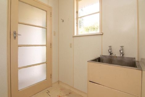 Photo of property in 27 Mokau Place, Terrace End, Palmerston North, 4410