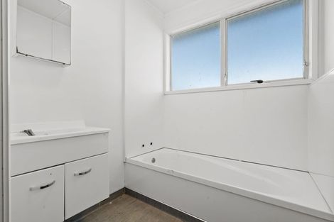 Photo of property in 400 Roscommon Road, Clendon Park, Auckland, 2103