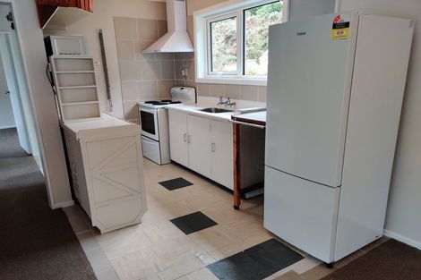 Photo of property in 29b Omega Street, Newlands, Wellington, 6037