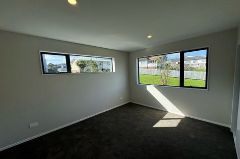 Photo of property in 2 Don Oliver Lane, Glen Eden, 0602