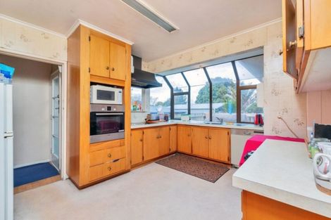 Photo of property in 15 Trentham Road, Papakura, 2110