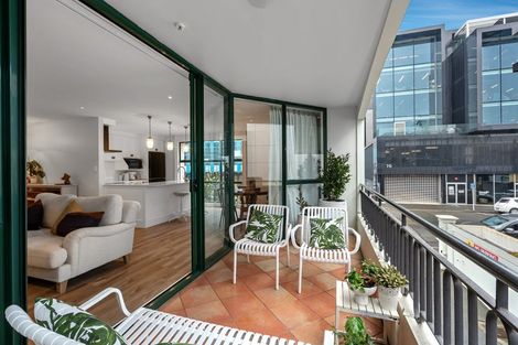 Photo of property in Regent Courts, 2/75 Gloucester Street, Christchurch Central, Christchurch, 8013
