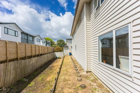 Photo of property in 1b Harrowglen Drive, Northcross, Auckland, 0632
