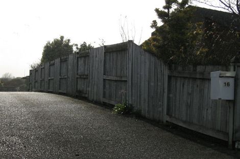 Photo of property in 16 Greenwood Place, Fitzherbert, Palmerston North, 4410