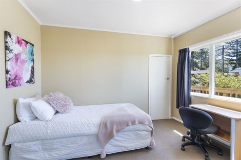 Photo of property in 16 Edgeworth Road, Glenfield, Auckland, 0629