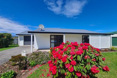 Photo of property in 2 Courthouse Lane, Coromandel, 3506