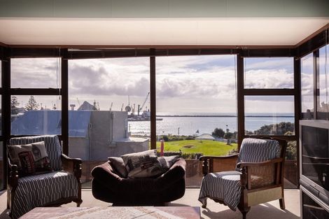 Photo of property in 26a Breakwater Road, Moturoa, New Plymouth, 4310