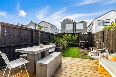 Photo of property in 11 Wai Place, Westgate, Auckland, 0614