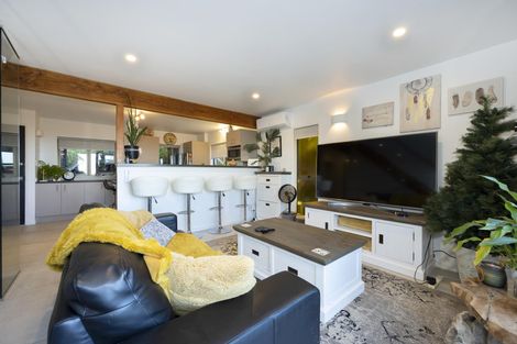 Photo of property in 2/813 East Coast Road, Northcross, Auckland, 0630