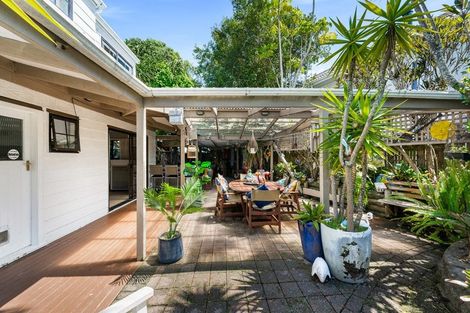 Photo of property in 20 Fitzherbert Avenue, West Harbour, Auckland, 0618