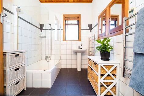 Photo of property in 61 Napier Terrace, Hospital Hill, Napier, 4110