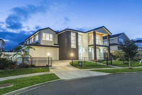 Photo of property in 8 Taraire Place, Orewa, 0931