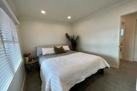 Photo of property in 2/32a Howard Road, Northcote, Auckland, 0627