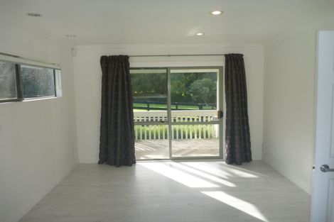 Photo of property in 83 Tawa Road, Kumeu, 0891