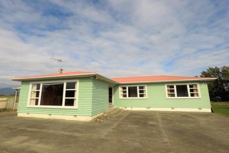 Photo of property in 335 Kawiu Road, Levin, 5510