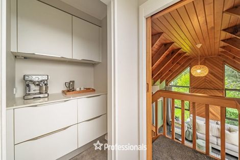 Photo of property in 6 Cassis Place, Crofton Downs, Wellington, 6035