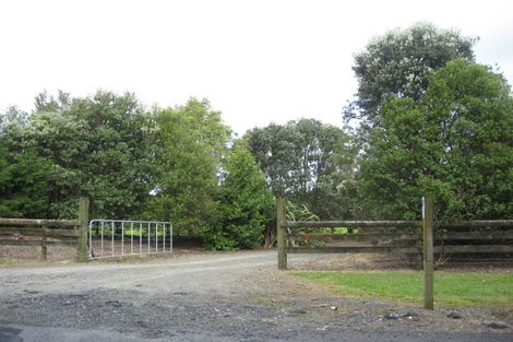 Photo of property in 83 Tawa Road, Kumeu, 0891