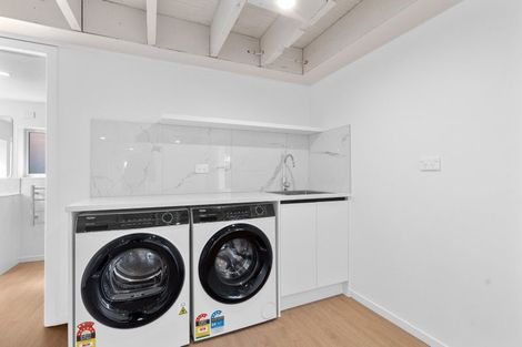 Photo of property in 514a Blockhouse Bay Road, Blockhouse Bay, Auckland, 0600